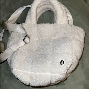 Lululemon Quilted Grid crossbody bag